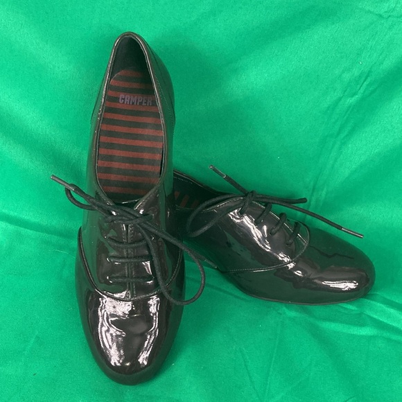 Adorable dark grey patent Camper laced heels size 39/8 - Picture 2 of 4